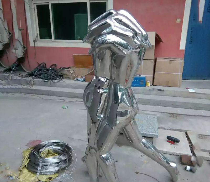 不锈钢两只手雕塑图片