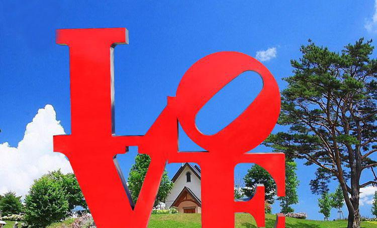 不锈钢字母LOVE公园雕塑图片