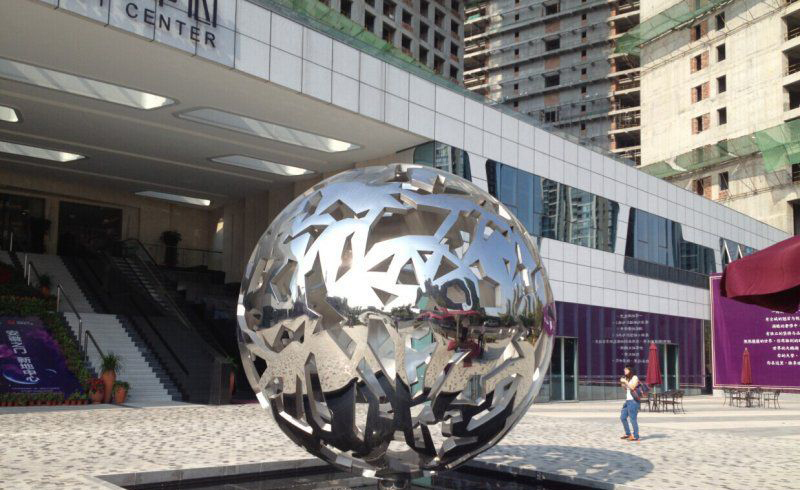 不锈钢房地产公司镂空球景观雕塑图片
