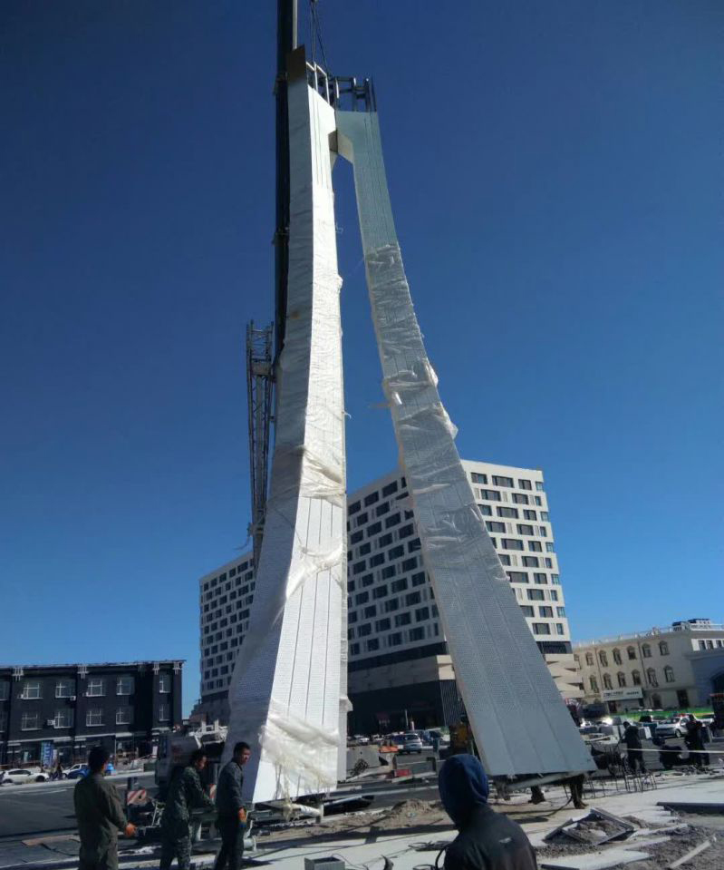 大型不锈钢广场建筑雕塑图片