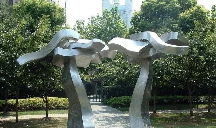 公园不锈钢抽象拱门雕塑图片