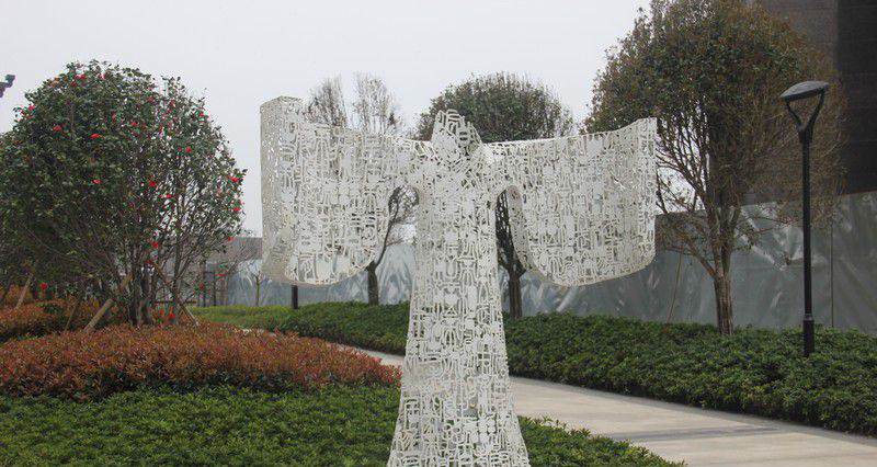 公园不锈钢汉服景观雕塑图片