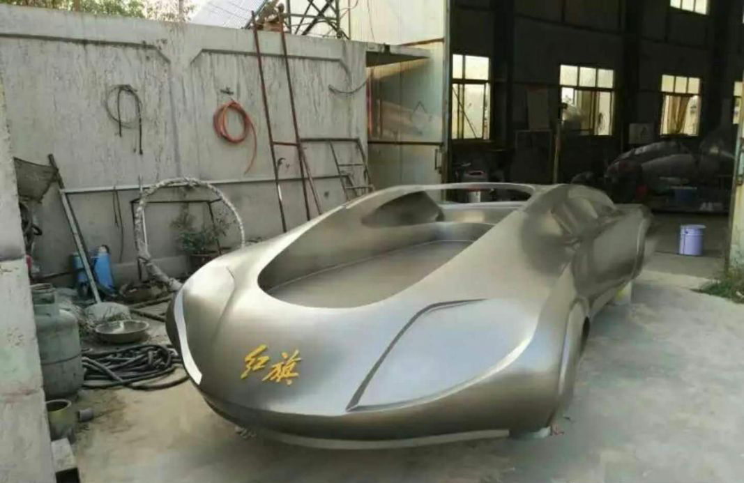公园不锈钢红旗轿车景观雕塑图片
