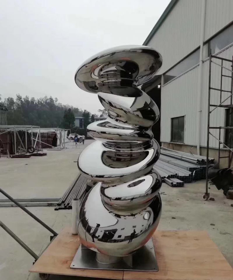广场不锈钢抽象造型图片
