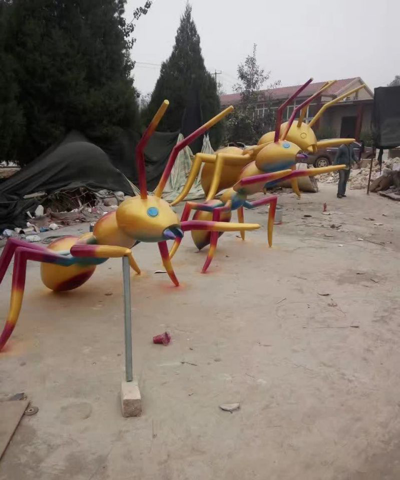 不锈钢仿真蚂蚁雕塑图片