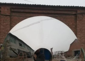 不锈钢镜面圆形摆件雕塑