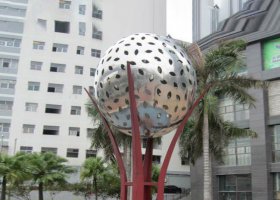 不锈钢镂空圆球雕塑