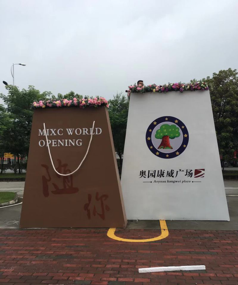 不锈钢商场购物袋雕塑图片