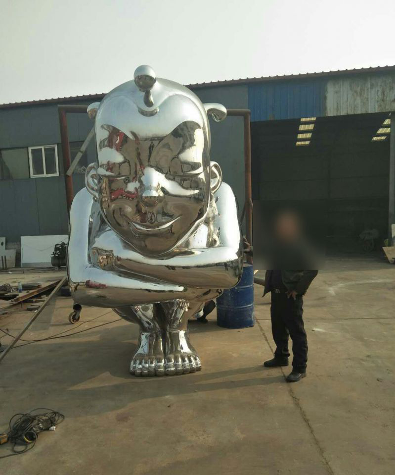 公园不锈钢大型蹲着的儿童雕塑图片