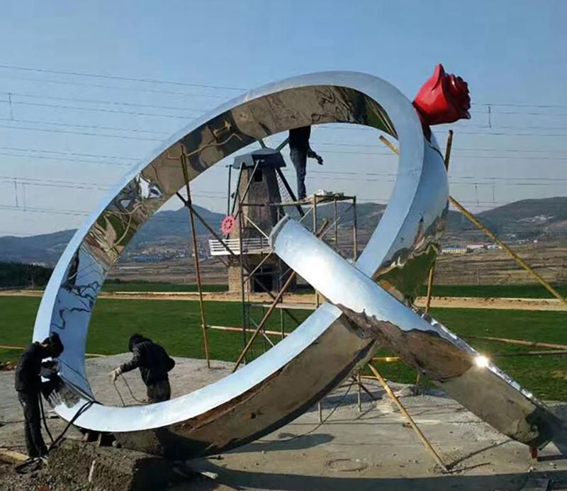 公园不锈钢婚戒景观摆件雕塑图片