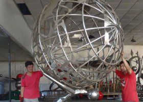公园不锈钢镂空球雕塑