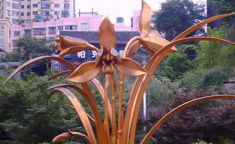 公园不锈钢水仙花雕塑图片