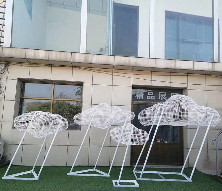 不锈钢编织镂空云雕塑图片