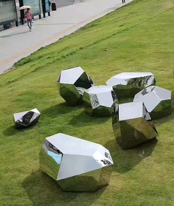 不锈钢菱形镜面装饰雕塑图片