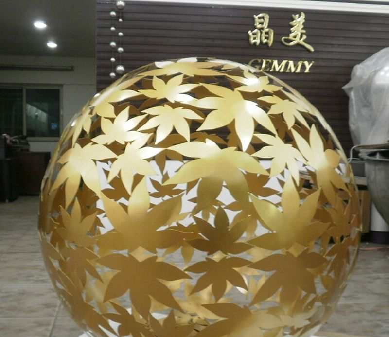 不锈钢镂空球雕塑图片