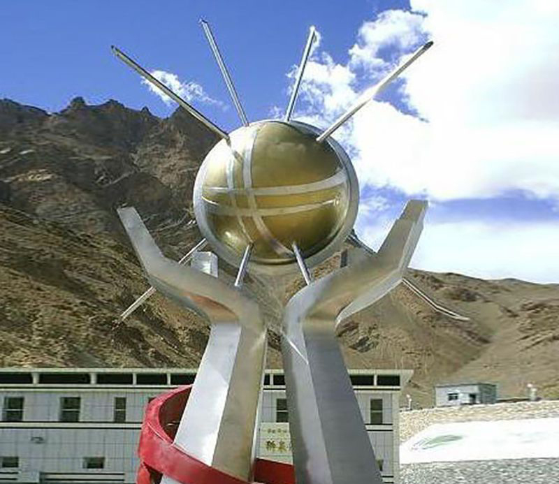 不锈钢手托太阳公园景观雕塑图片