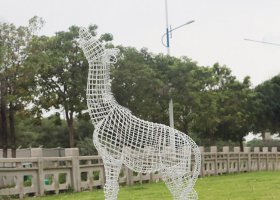 不锈钢园林镂空长颈鹿雕塑 