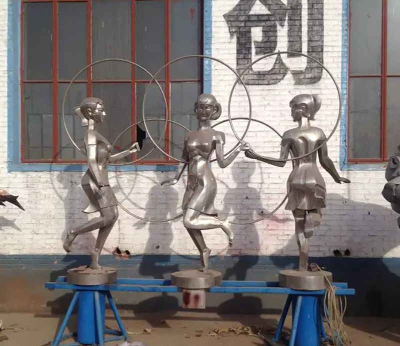 不锈钢自由操运动雕塑图片