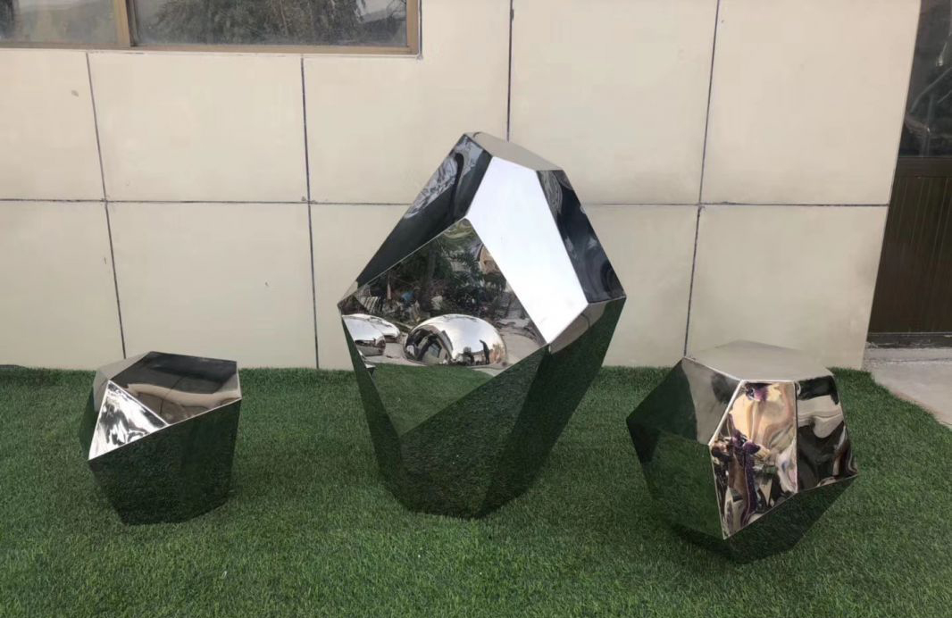公园不锈钢镜面鹅卵石雕塑图片