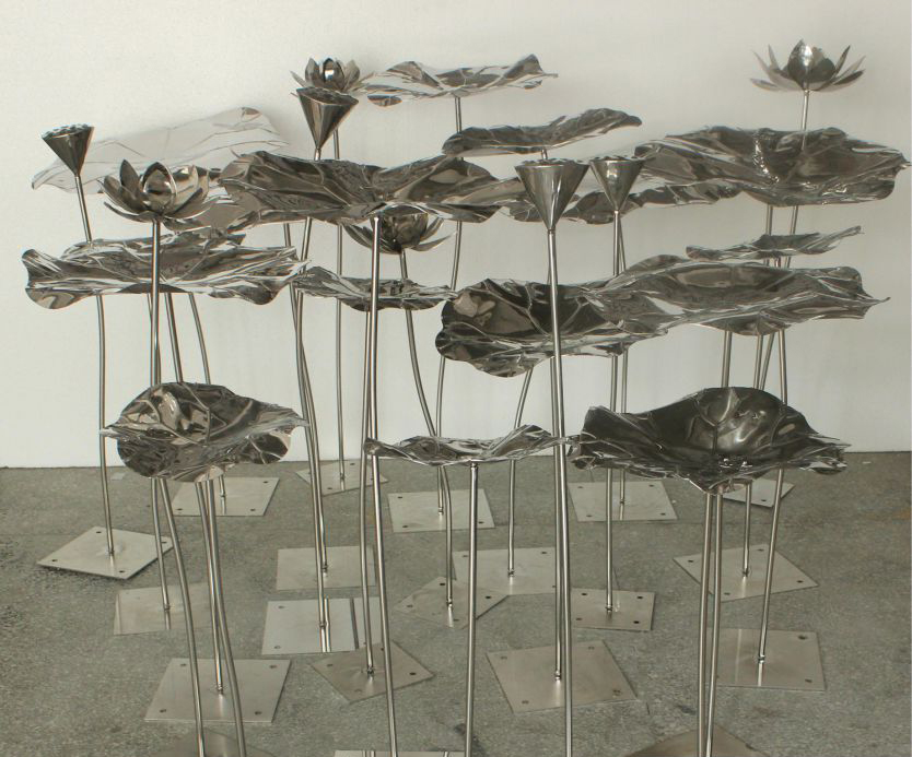 公园不锈钢莲花莲叶雕塑图片