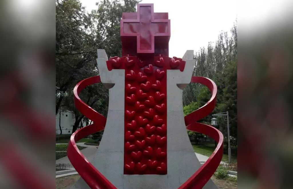 不锈钢医院爱心雕塑图片