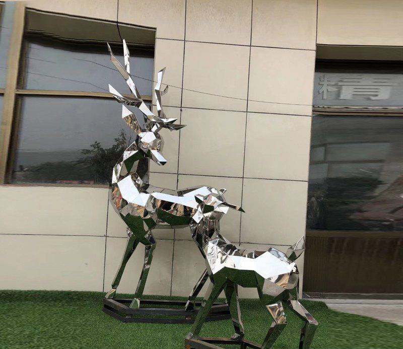 不锈钢镜面几何鹿雕塑图片