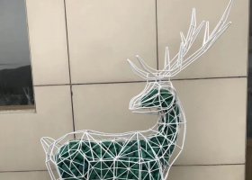 不锈钢镂空几何回头鹿雕塑