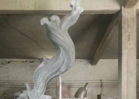 不锈钢抽象浪花和小鱼雕塑