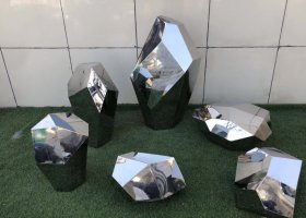 不锈钢几何石头块雕塑