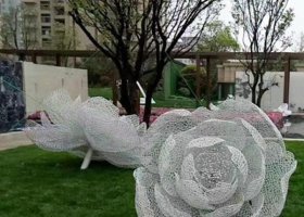 草坪不锈钢花朵雕塑