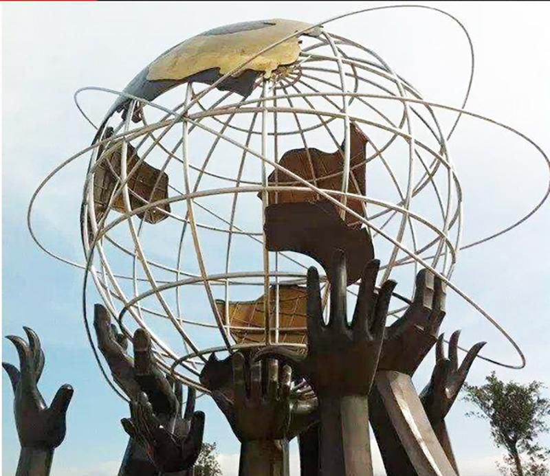 公园不锈钢手托圆球景观雕塑图片