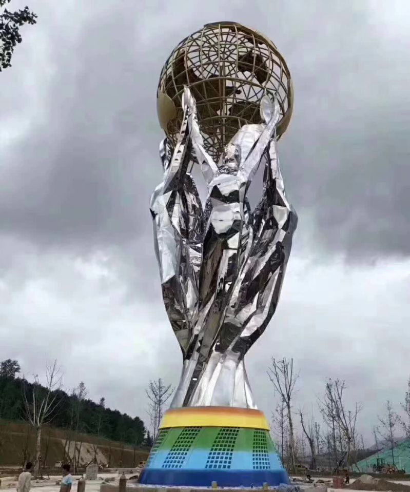 广场不锈钢抽象手托地球雕塑图片