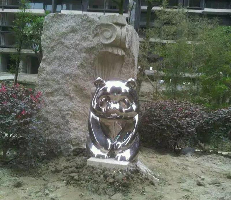 不锈钢户外熊猫雕塑图片