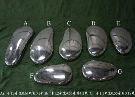不锈钢镜面鹅卵石雕塑