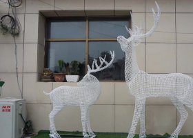 不锈钢镂空鹿组合雕塑