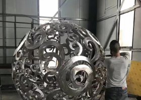 不锈钢镂空圆球雕塑