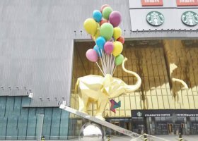 不锈钢小象踩球景观雕塑