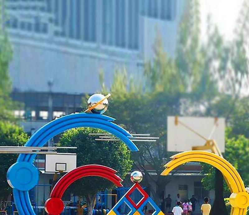 公园不锈钢创意抽象三色组合雕塑图片