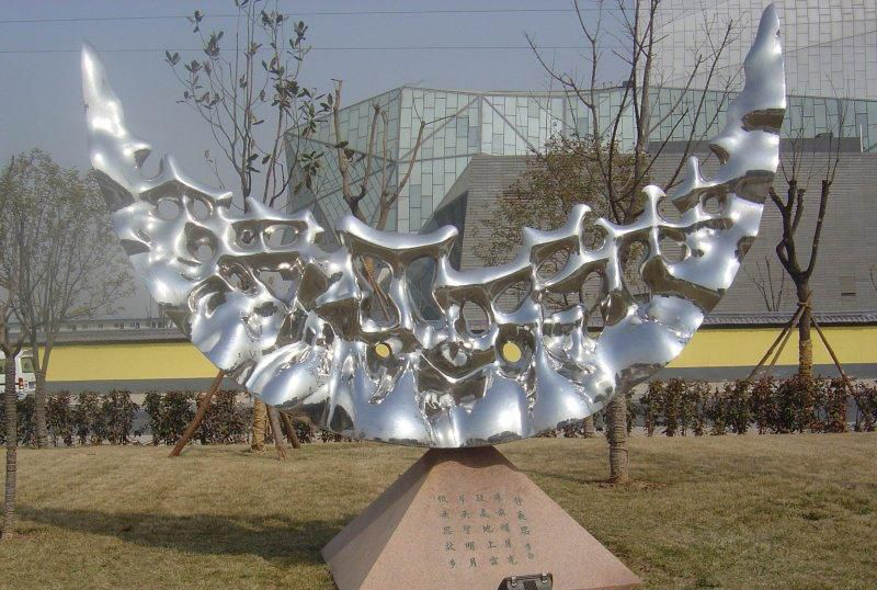 公园不锈钢月亮景观雕塑图片