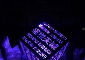不锈钢发光立体魔方雕塑