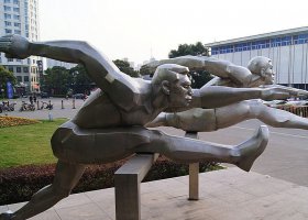 不锈钢跨栏运动雕塑