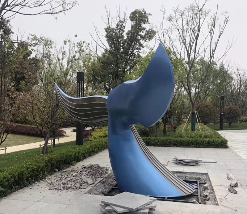 不锈钢小区抽象雕塑图片