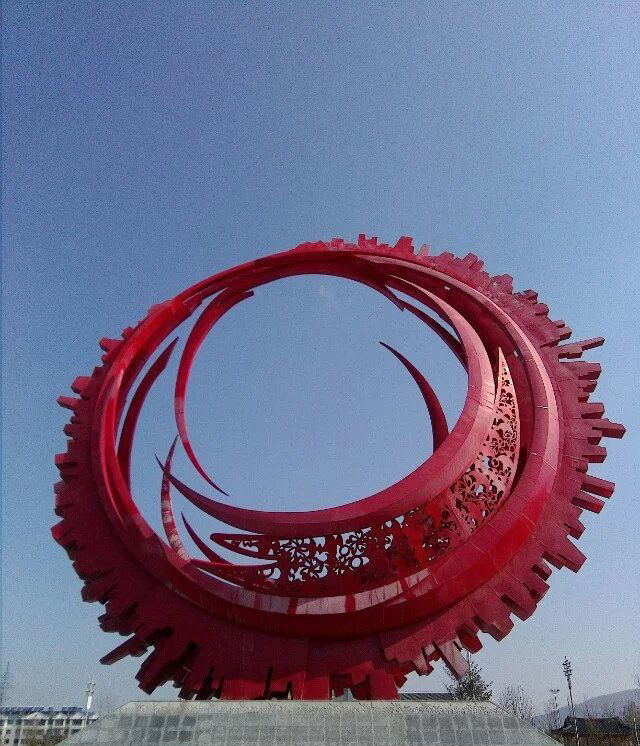 广场不锈钢齿轮圆盘雕塑图片