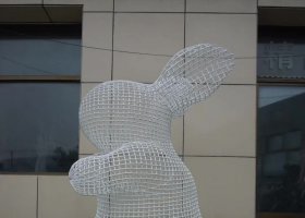 大型不锈钢兔子雕塑
