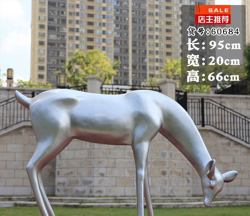 低头吃草母鹿不锈钢雕塑图片