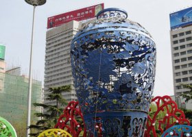 公园不锈钢镂空大花瓶景观雕塑