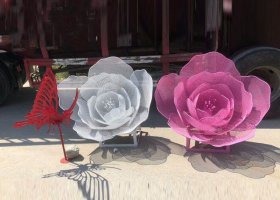 不锈钢编织工艺彩色玫瑰花雕塑