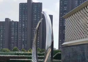 不锈钢抽象月亮雕塑户外摆件