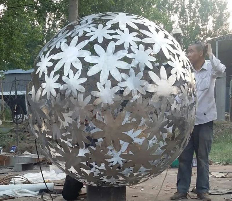 不锈钢花球雕塑图片