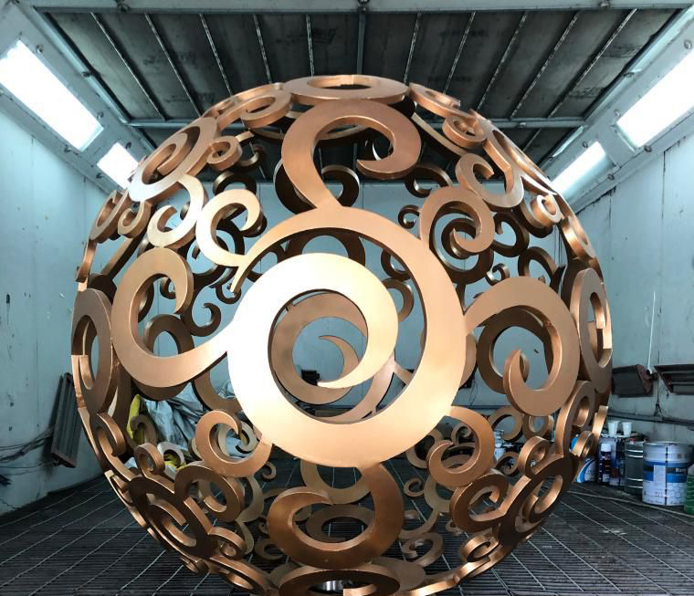 不锈钢金属镂空球造型雕塑图片